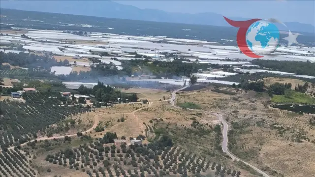 Antalya'da Yerleşim Yerine Yakın Makilik Alanda Yangın