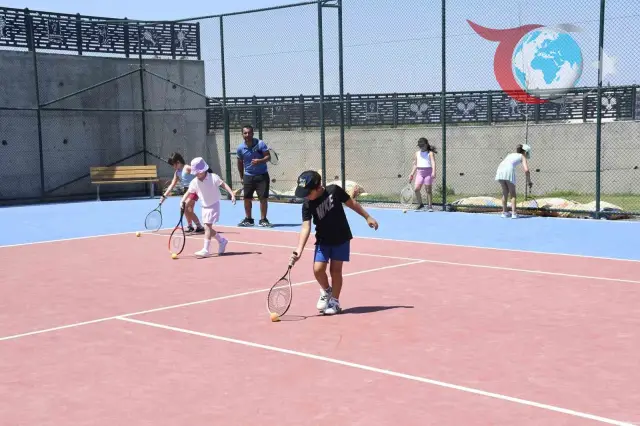 Kuşadası Tenis Kulübü, Çocuklar İçin Kapılarını Açtı