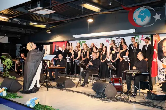 Medicana İzmir Hastanesi Korosu, Türk Sanat Müziği ile İzleyicileri Mest Etti