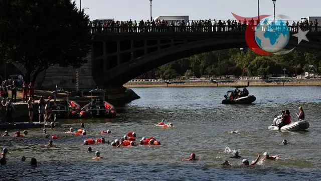 Seine Nehri Yüzme Keyfini Halkla Buluşturuyor