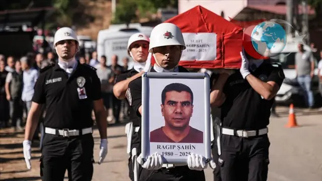 İzmir'deki Yangın Felaketinde Şehit Düşen Orman İşçisinin Kahramanlığı Anıldı