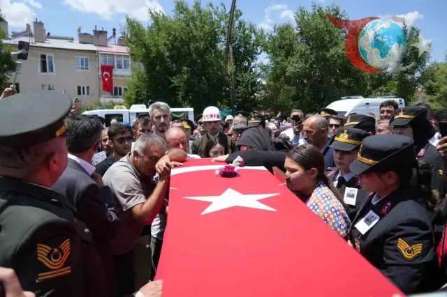 Pençe-Kilit Harekatı’nda Şehit Olan Uzman Çavuş Enver Yaman, Edikli Kasabası’nda Son Yolculuğuna Uğurlandı