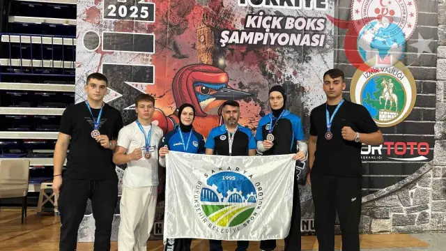 Sakarya Büyükşehir Belediyesi Sporcuları İzmir’de Rüzgar Gibi Esti