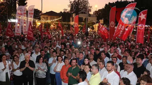 Antalya'da Demokrasi İçin Buluşma: Muhittin Böcek'e Destek Mitingi