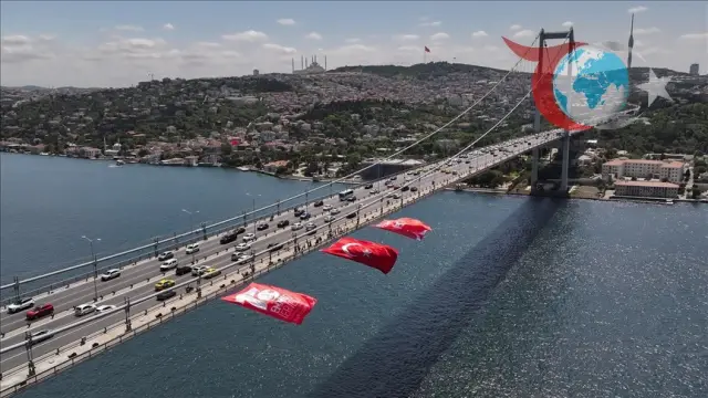 15 Temmuz Şehitler Köprüsü'nde Türk Bayrağı Dalgalanıyor