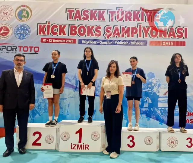 Bitlisli Sporcular Türkiye Kickboks Şampiyonası'nda Tarih Yazdı