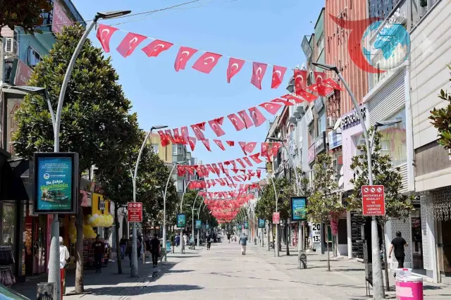 Sakarya'nın Sokakları Ay Yıldızlı Bayraklarla Renklendi