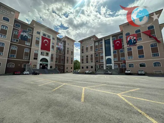 Ağrı'da 15 Temmuz Anısına Bin 24 Okulda Türk Bayrağı Dalgalanıyor