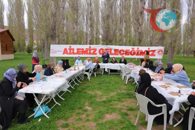 Vali Eldivan, Annelerle Bir Araya Geldi