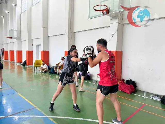 Manisa'da Muaythai Antrenörlük Kursu: Yeni Uzmanlar Yetişiyor