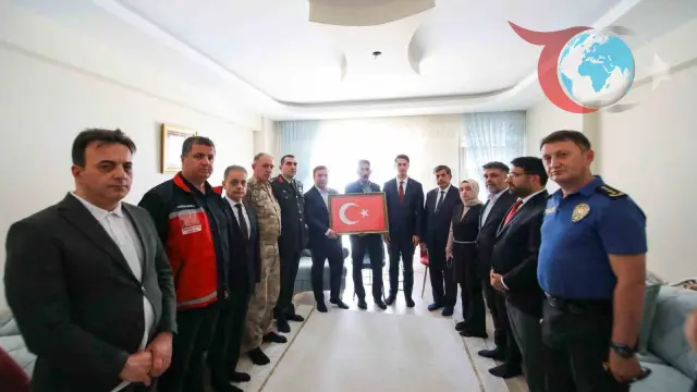 Erzincan'da Gazi Ziyareti ve Türk Bayrağı Takdimi