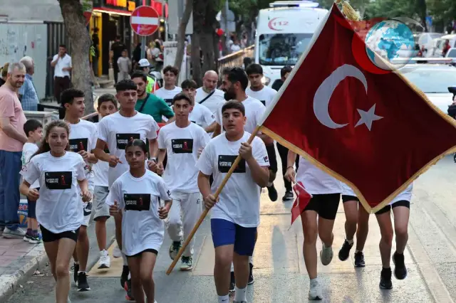 Manisa'da 15 Temmuz'un Anlamına Uygun Sancak Koşusu Coşkusu