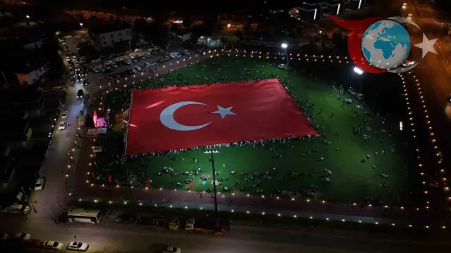 Kayseri'de Dünyanın En Büyük Türk Bayrağı Açıldı: 15 Temmuz Ruhu Bir Kez Daha Canlandı