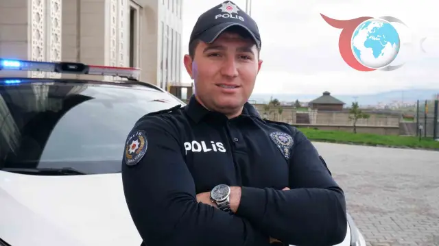 Erzurum'da Kız Çocuğuna Şemsiye Tutan Polis Memuru Türkiye'yi Isıttı