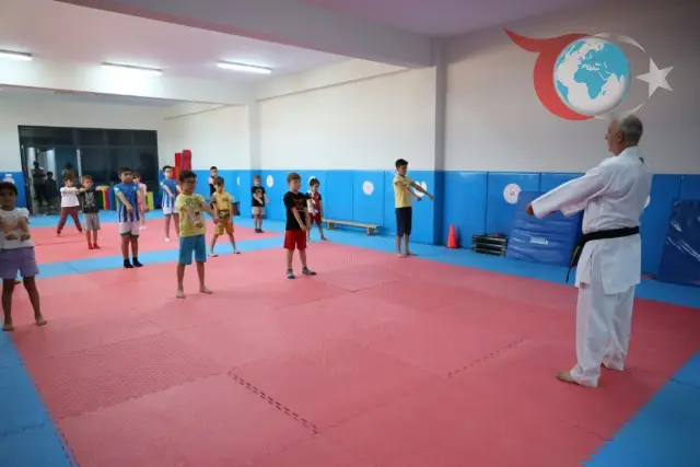 Kartepe Belediyesi'nin Yaz Spor Okulları Çocukların Yaz Tatilini Şenlendiriyor