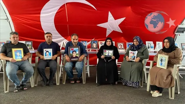 Diyarbakır'da Evlat Nöbeti: Aileler Kararlılıkla Bekleyişlerini Sürdürüyor