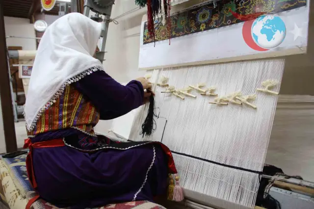 Uşak'ta Türk Halıcılığına Yeni Bir Soluk: "Türk Düğümlü Halılar Atlası"