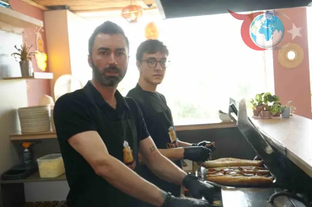 Osmaneli'nde Yangınla Mücadeleye Lezzetli Destek: "Sosyete Tostçusu" Yunus Kabataş’ın Özverisi
