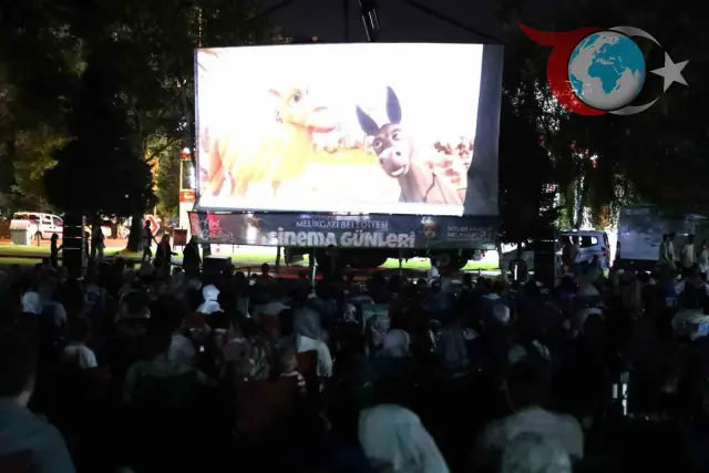 Melikgazi Belediyesi'nden Unutulmaz Açık Hava Sinema Keyfi