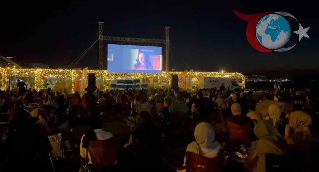 Rize'de Açık Hava Sinema Keyfi: 'Bandırma Füze Kulübü' Vatandaşlar İle Buluştu