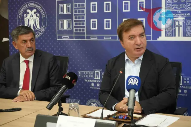 Erzincan Valisi Aydoğdu'dan Muhtarlara Özel Toplantı: "Sizler Kalbimiz ve Yol Arkadaşımızsınız"