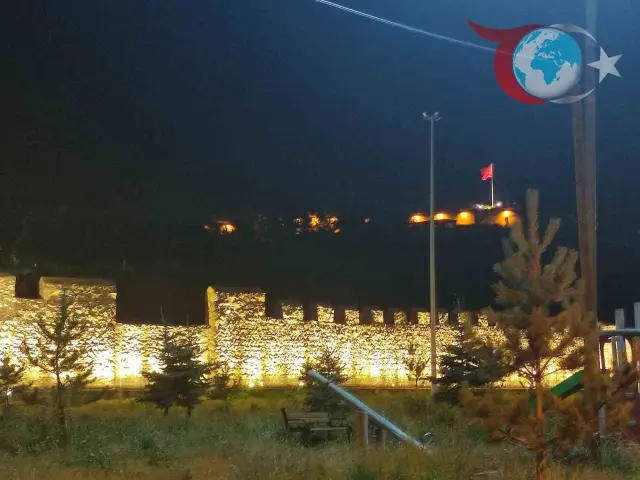 Ardahan Kalesi’nin Işıklandırılması Tarihi Yapıya Yeni Bir Soluk Getirdi