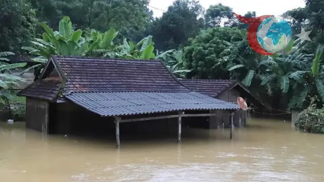 Vietnam'da Şiddetli Yağışlar Hayatı Felç Etti