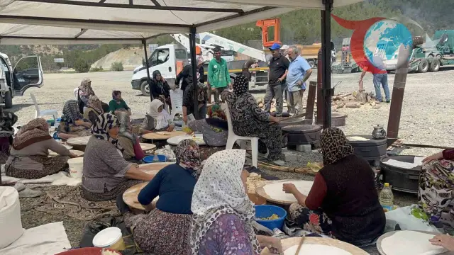 Kütahya-Bursa Yolunda Dayanışma Sofrası: Kadınlardan Kahramanlara Gözleme İkramı