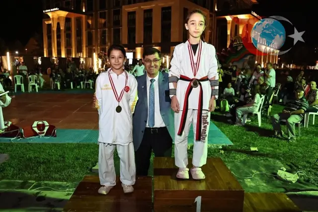 Kütahya'da Renkli Anlara Sahne Olan Taekwondo Turnuvası