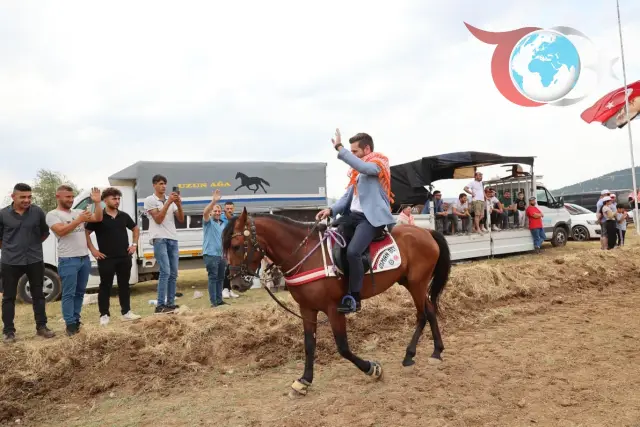 Kızılca’da Rahvan At Yarışları Coşkusu Zirveye Çıktı