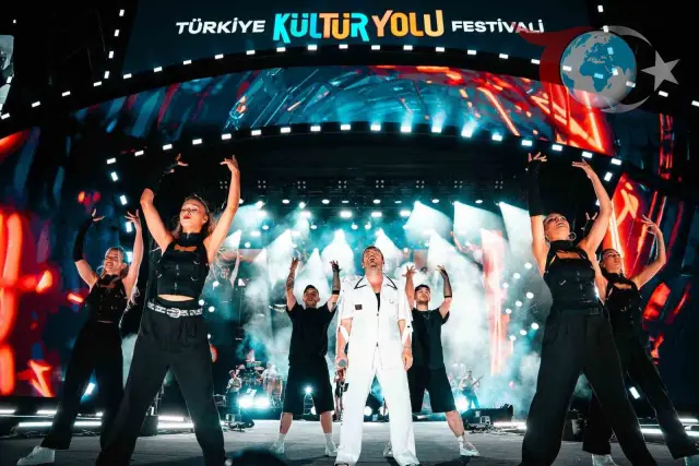 Nevşehir Kültür Yolu Festivali’nde Murat Dalkılıç Rüzgarı Esti