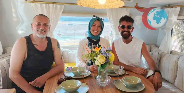 Karavan Sevdası: Hüsnü Şenlendirici'nin Mehmet Çevik'le Karavan Macerası