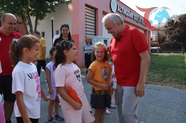 Nilüfer Belediye Başkanı'ndan Minik Sporculara Sürpriz Ziyaret