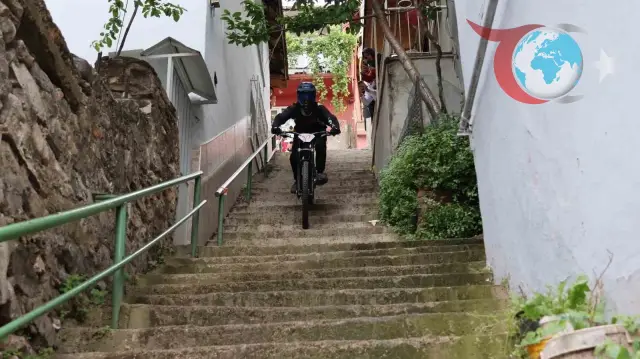Bursa'da İlk Kez Yapılan Urban Downhill Yarışı Büyük Heyecan Yarattı