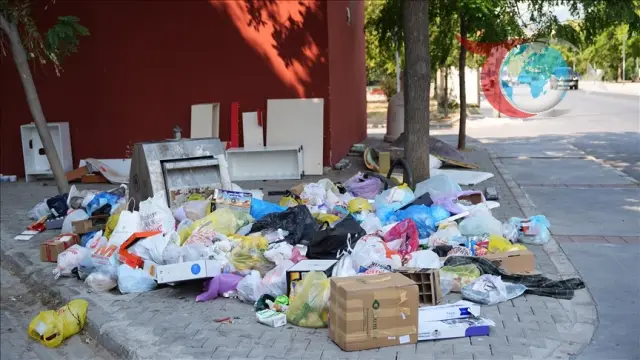 İzmir'de Çöp Sorunu Büyüyor: Karşıyakalılar Çözüm Bekliyor