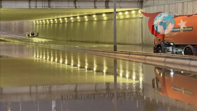 Ankara Mamak'ta Sağanak Nedeniyle Trafik Kaosu: Alt Geçitte Su Baskını