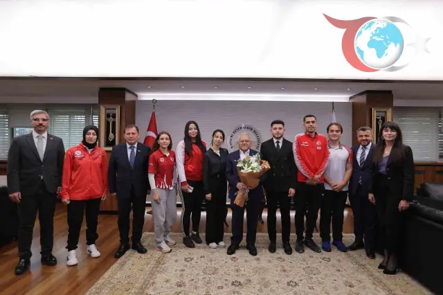 Kayseri Büyükşehir Belediye Başkanı Dr. Memduh Büyükkılıç, Sivil Toplum Kuruluşlarıyla Dayanışma İçinde