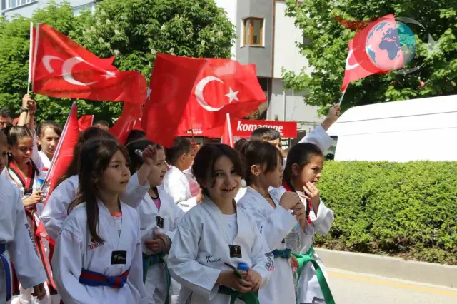 Çorum’da Aile ve Gençlik Haftası Kortej Yürüyüşü
