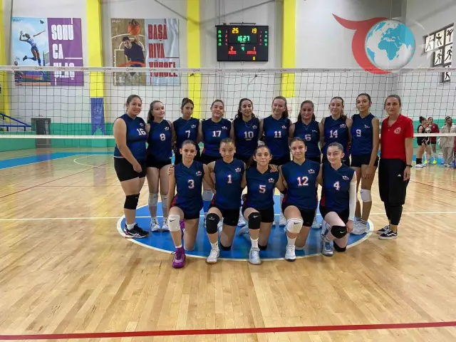 Düzce Kız Voleybol Takımı Türkiye Finallerine Damga Vuruyor