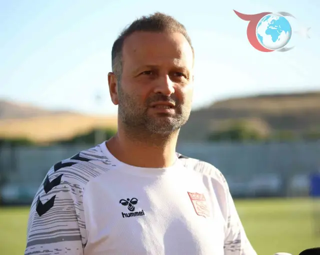 Sivasspor'un Teknik Direktörü Zorlu Sezonun Sinyallerini Veriyor