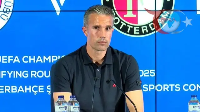 Feyenoord Teknik Direktörü Van Persie'den Fenerbahçe Mağlubiyeti Üzerine Dikkat Çeken Açıklamalar