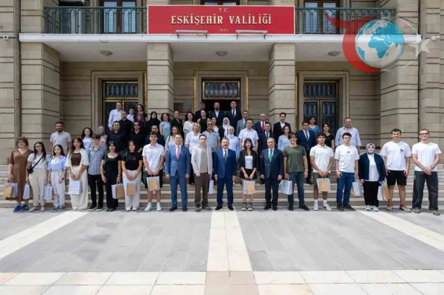 Eskişehir Valisi, YKS’de Başarı Elde Eden Öğrencileri ve Ailelerini Ağırladı