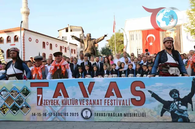 Tavas'ta Geleneksel Zeybek ve Kültür Festivali Coşkuyla Başladı