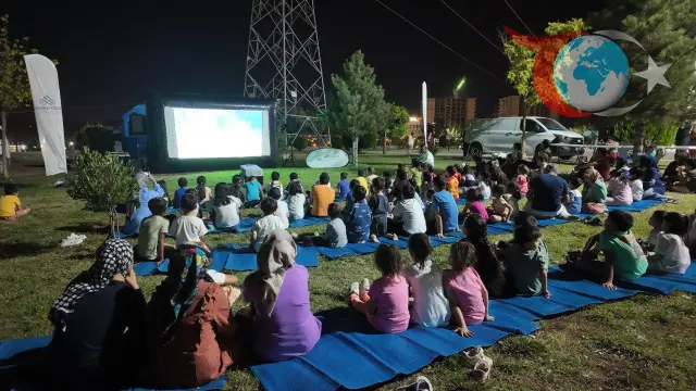 Adıyaman'da Açık Hava Film Keyfi: Aileler ve Çocuklar İçin Unutulmaz Anlar