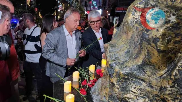 17 Ağustos Marmara Depremi'nin Yıl Dönümünde Duygusal Anma Töreni