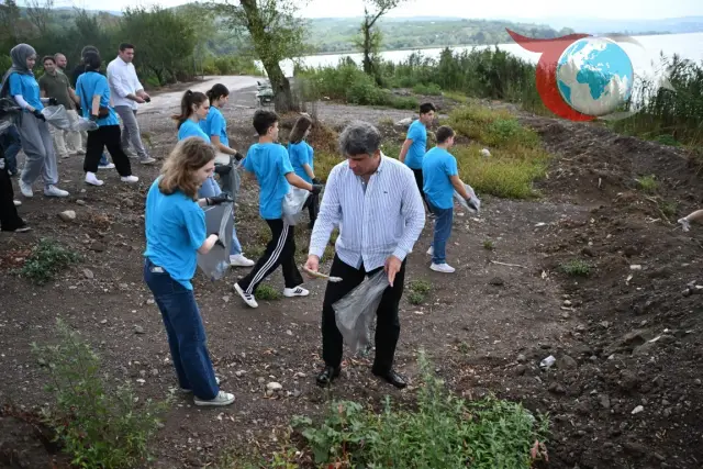 Kartepe Belediyesi'nin Gençlik ve Gelişim Kampı: Gençler Doğayla İç İçe Hayatı Keşfediyor