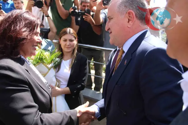 Özlem Çerçioğlu'nun Geçişine İlk Ziyaret Gençlik ve Spor Bakanı Osman Aşkın Bak'tan
