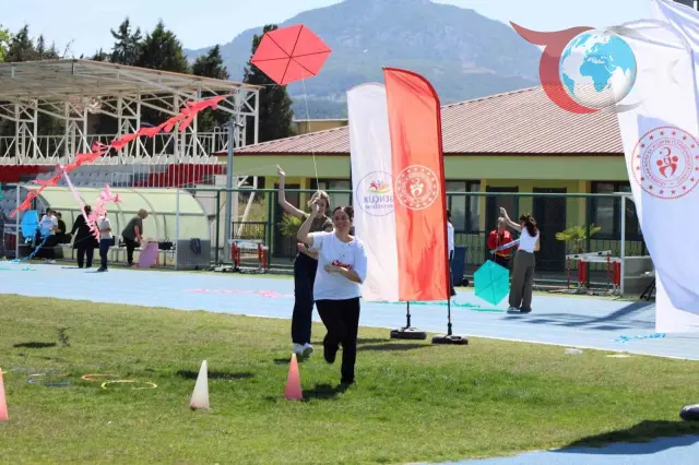 Manisa'da Renkli Bir Şenlik: Uçurtma Şenliği