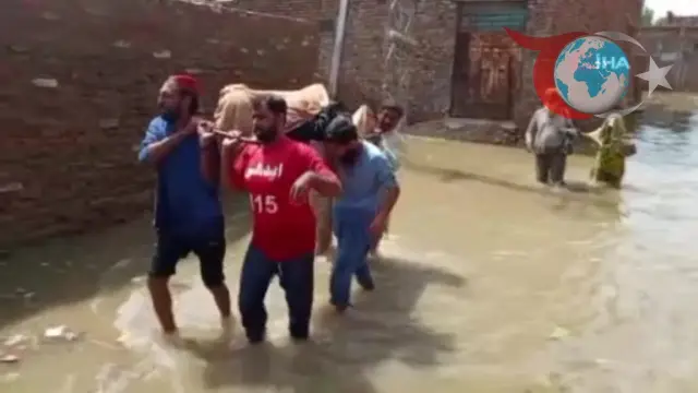 Pakistan'da Şiddetli Muson Yağmurları Felakete Yol Açıyor
