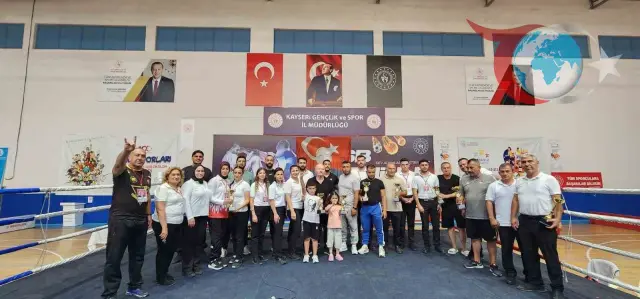 Kayseri'de Geleneksel Alparslan Türkeş Muaythai Şampiyonası'nda Kıyasıya Mücadele